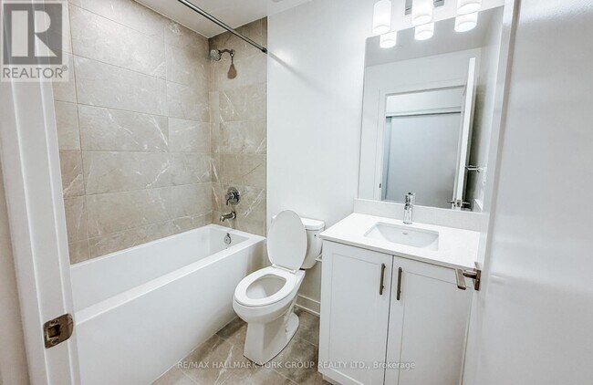 Building Photo - 705 Davis Dr