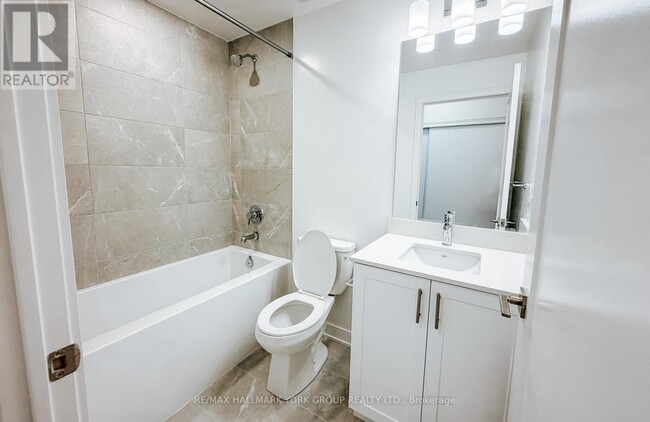 Photo du bâtiment - 705 Davis Dr