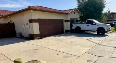 Building Photo - 81145 Paludosa Dr