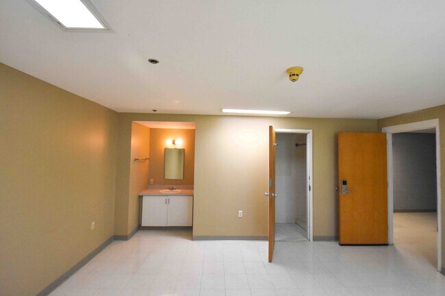 Foto del edificio - 1640 W 7th St