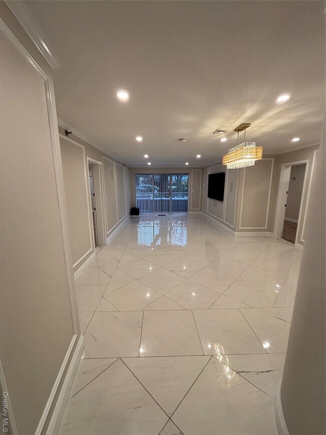 Foto del edificio - 100 Cutter Mill Rd