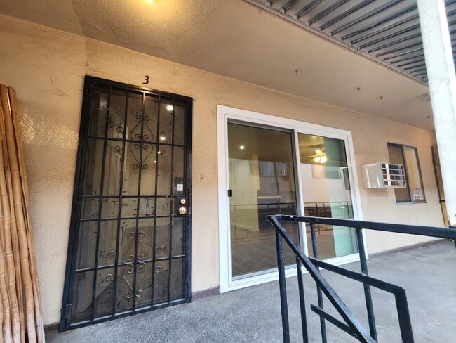 Building Photo - 1414 S Orange Grove Ave