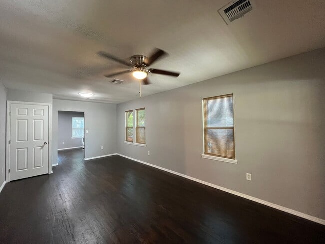 Building Photo - Tulsa: 3 bedroom house On A Private Road