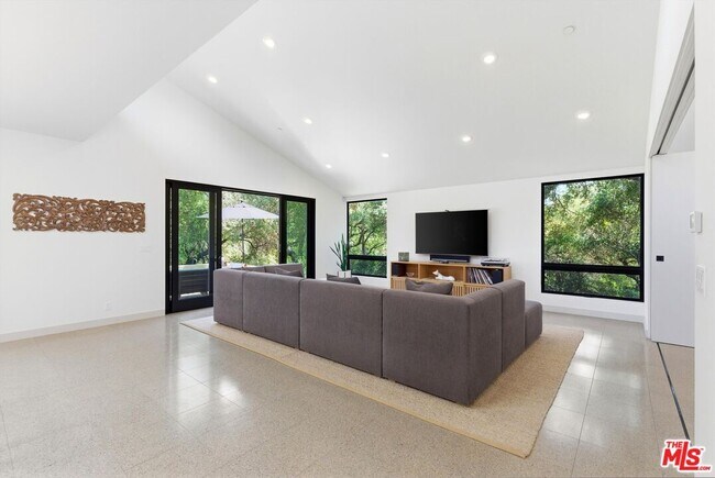 Foto del edificio - 3860 Madison Rd