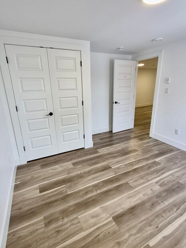 Photo du bâtiment - 2 Bed / 1 Bath Apartment for Rent - Unit 26