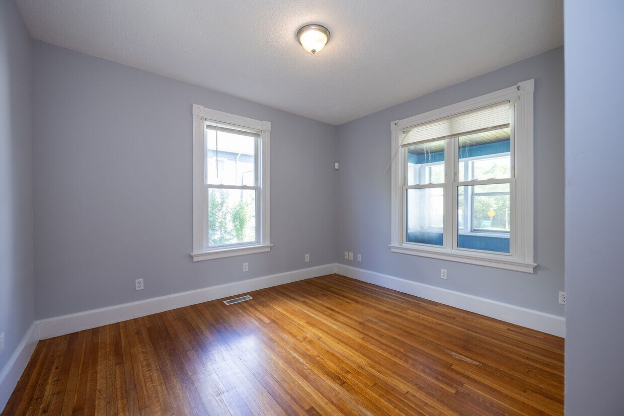 Foto principal - 260 W Main St