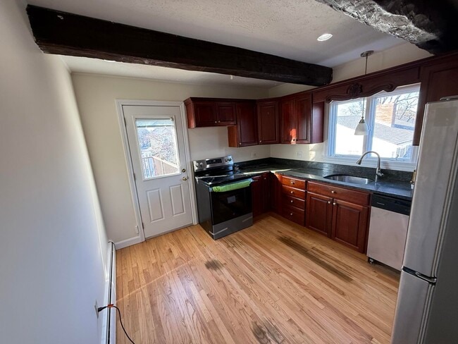 Building Photo - 40 Lincoln Ave