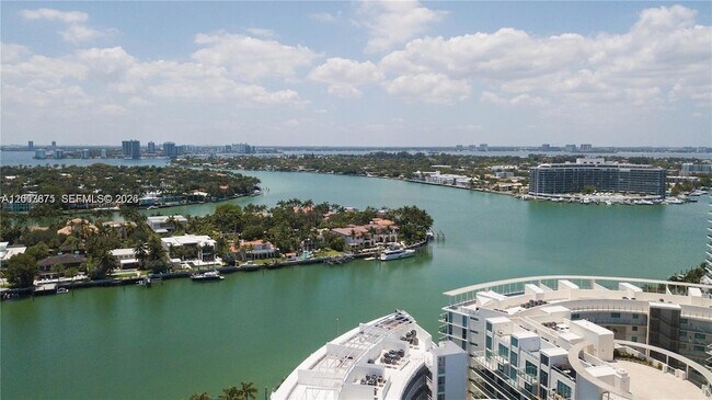 Foto del edificio - 6515 Collins Ave