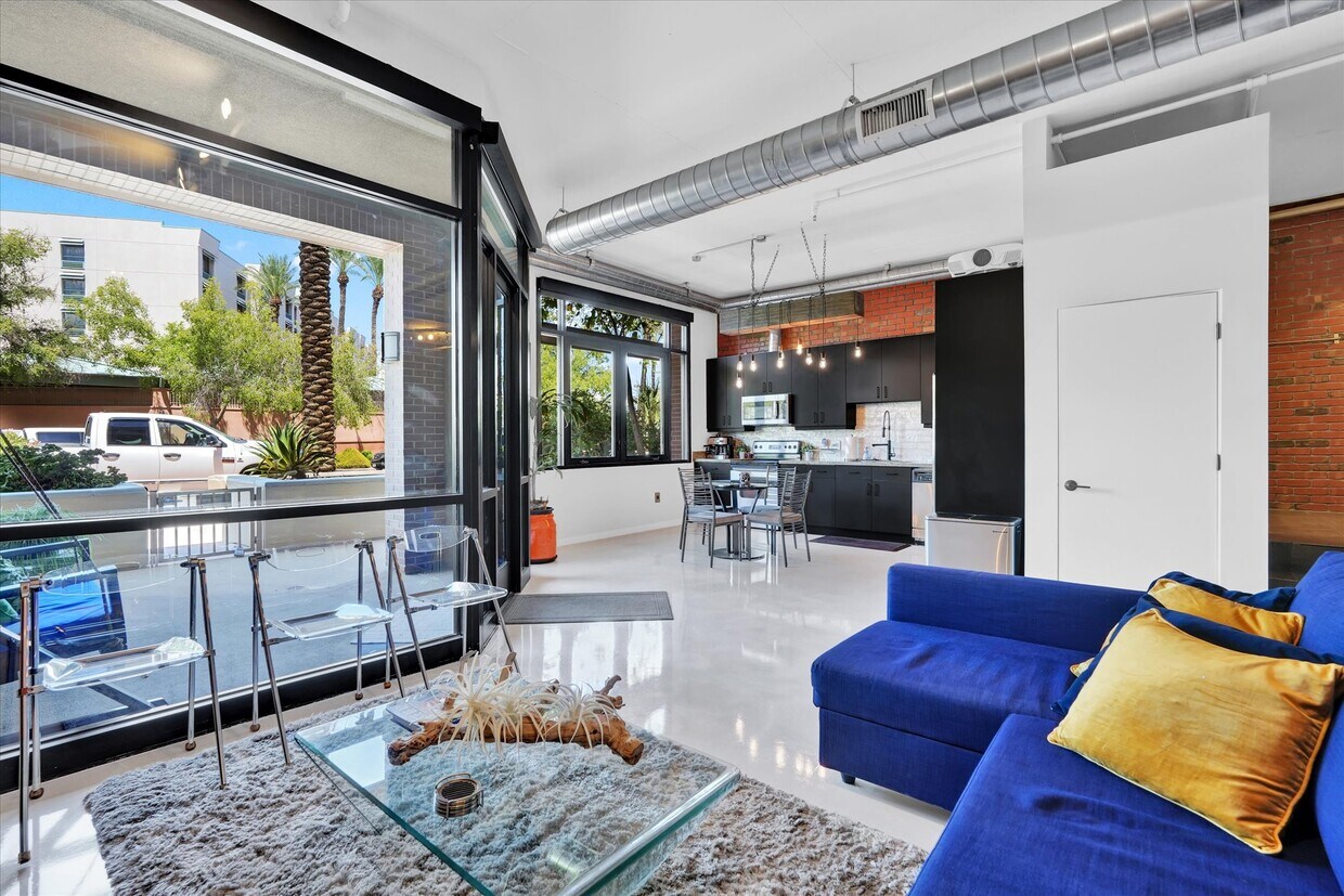 Foto principal - 7301 E 3RD Ave