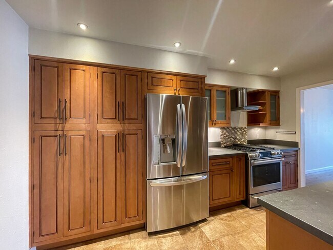 Building Photo - Prime Pasadena Condo
