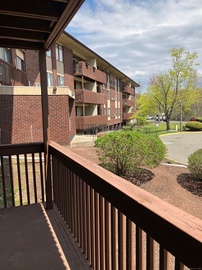 Building Photo - 1118 Cromwell Hills Dr