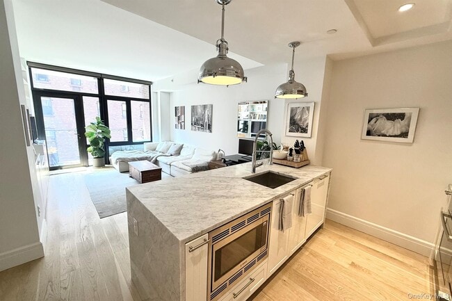 Building Photo - 47 Bridge St