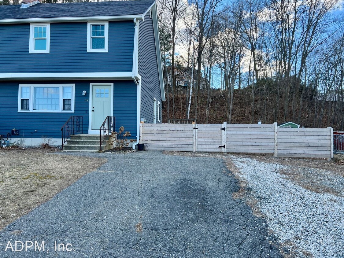 2 br, 1.5 bath House 17 Christie Drive U... House Rental in
