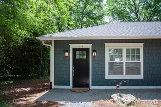 Building Photo - 113 Barclay Rd