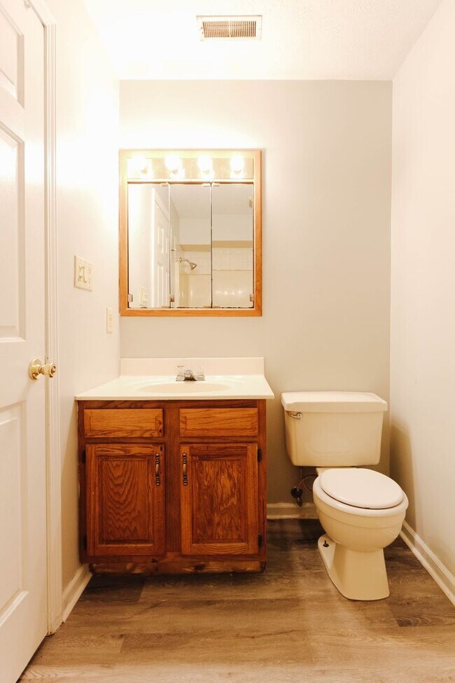 Foto del edificio - In-Unit Washer and Dryer - Near the river ...