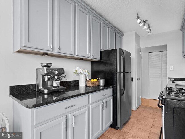 Building Photo - 501 Slaters Ln