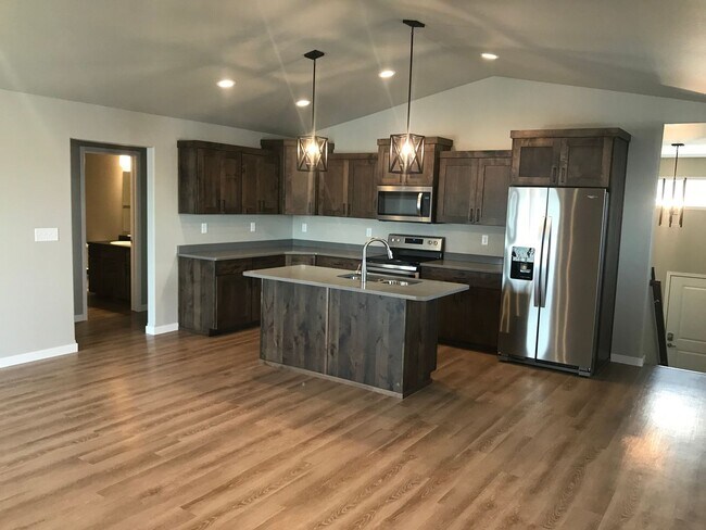 Foto del edificio - Single family 4 bedroom home