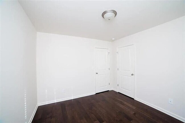 Foto del edificio - 5570 Lightheart Ct
