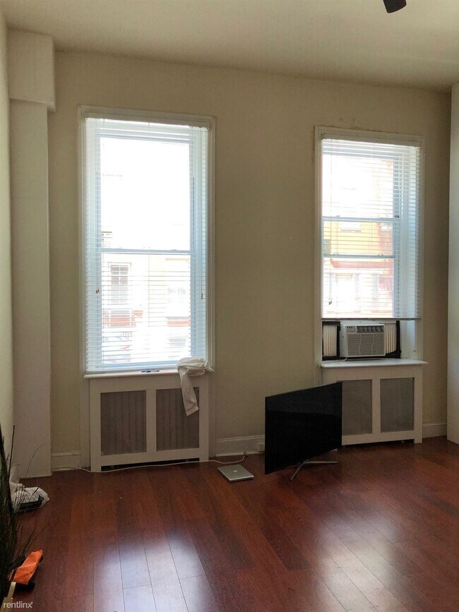 Building Photo - Studio, 1 bath  - 1126 Spruce St Apt 1F