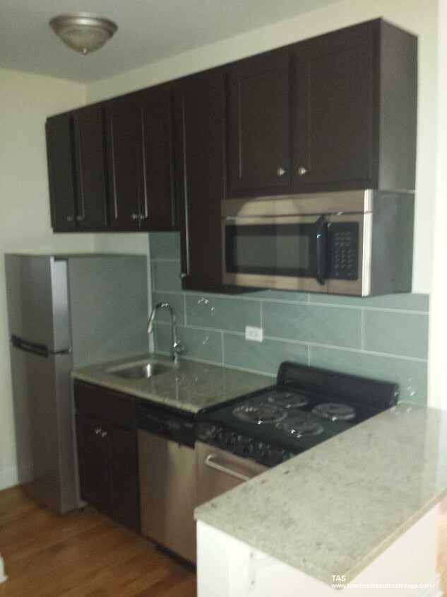 Primary Photo - 1210 W Granville Ave