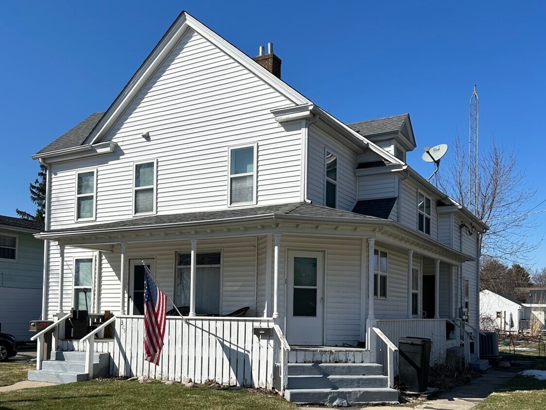 Foto del edificio - 325 W 5th St