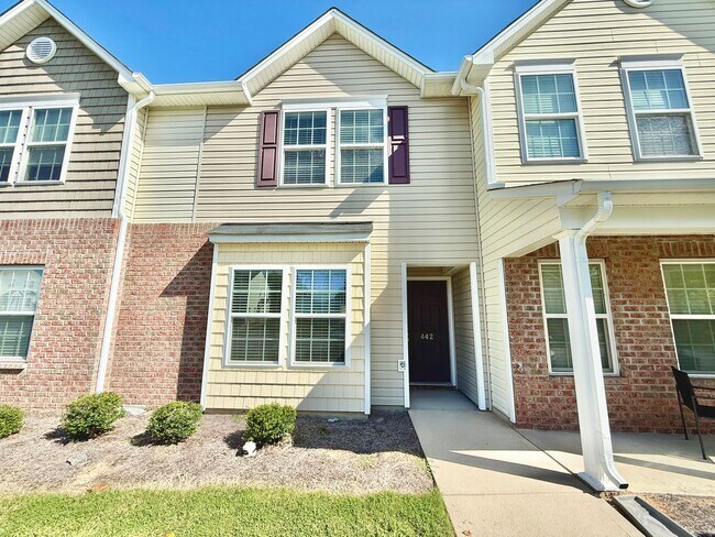 Foto del edificio - Beautiful 2 Bed 2.5 Bath townhome located ...