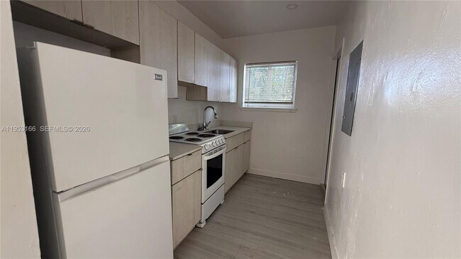 Foto del edificio - 7600 Dickens Ave