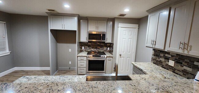 Building Photo - 15331 S Silver Green Dr