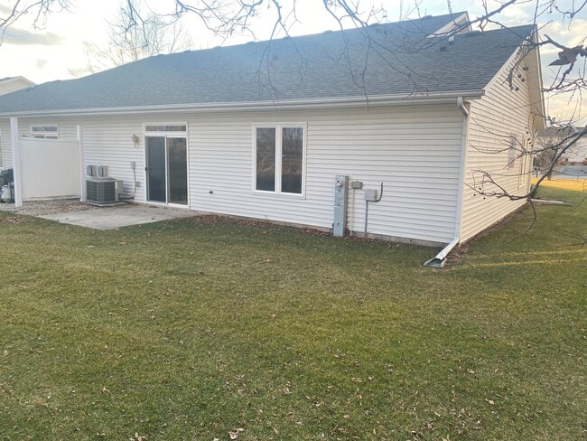 Building Photo - 10253 Marblewing Rd