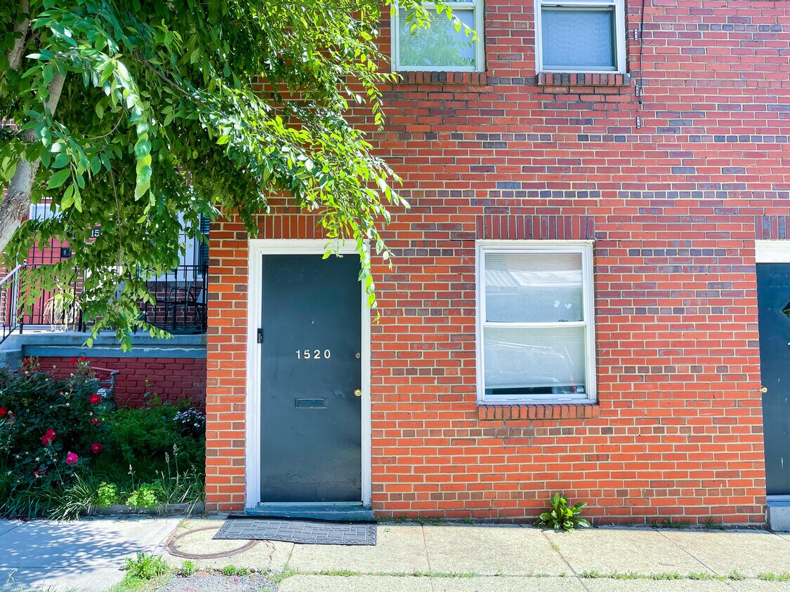 Primary Photo - 1520 Queen St NE