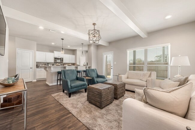 Foto del edificio - Sublease! August Move in! Gorgeous 4 Bedro...
