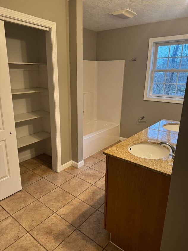 Building Photo - 13-15 Westwood Drive