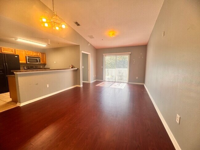 Foto del edificio - 6984 Ortega Woods Dr