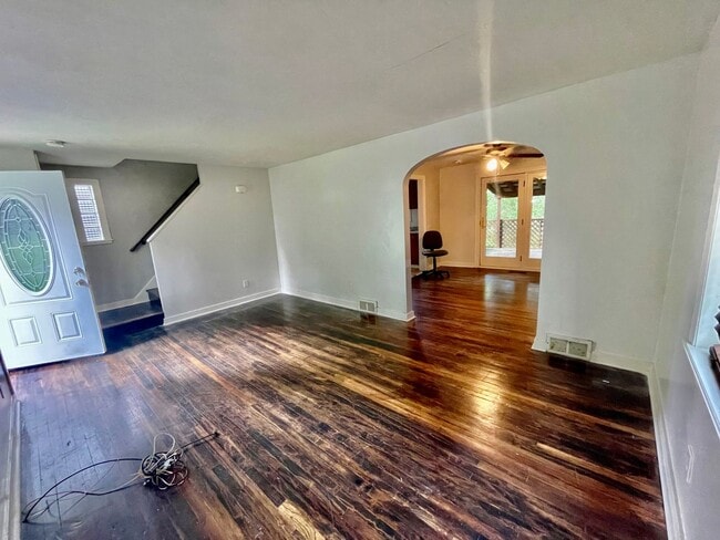 Foto del edificio - 5705 Hilltop Ave