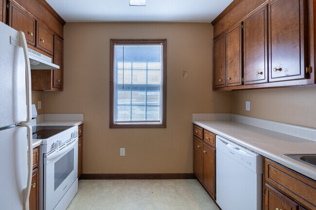 Building Photo - 303 6th Ave