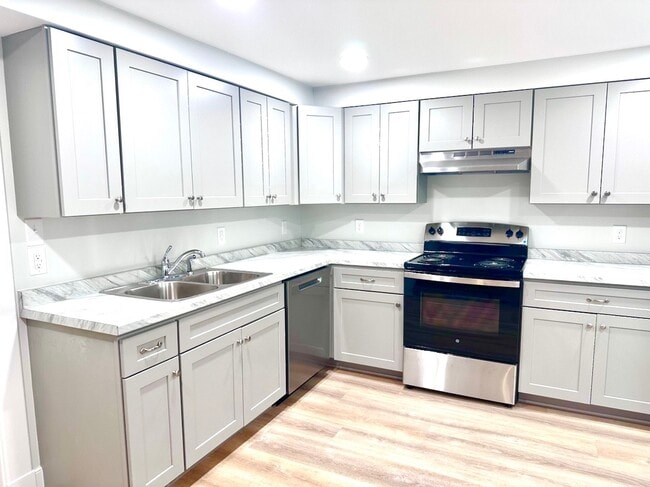 Building Photo - 405 Elliott Ave