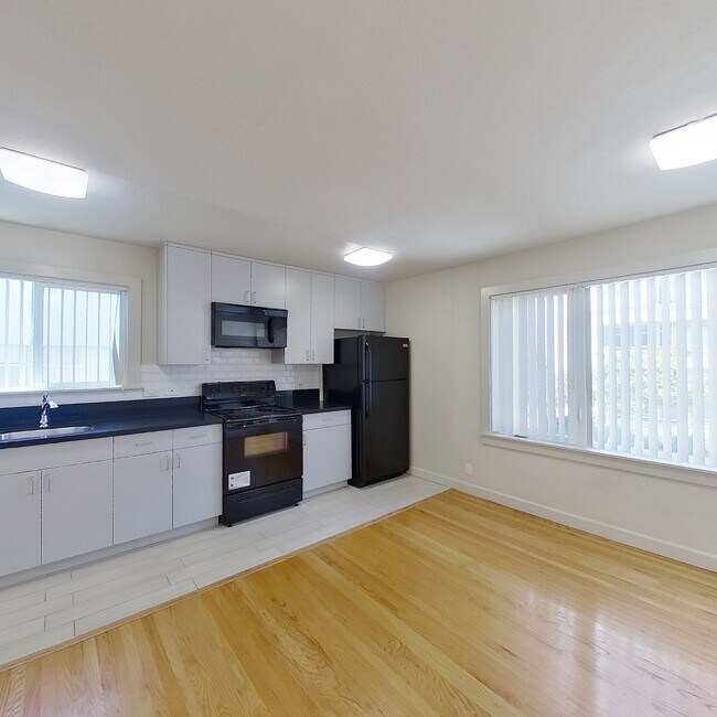 Building Photo - 2398 Parker St