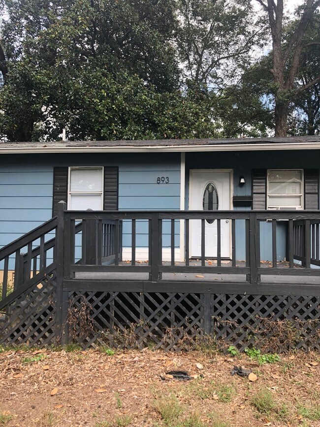 Building Photo - One Story Home located within walking dist...