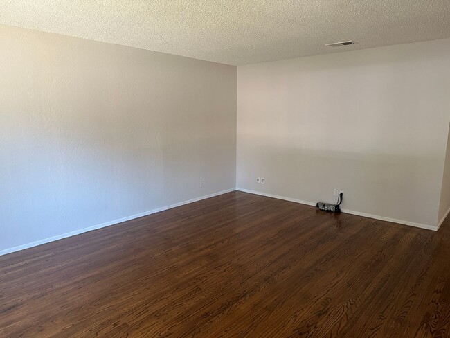 Foto del edificio - Bright 3 Bedroom 2 Bath Single Family Home...