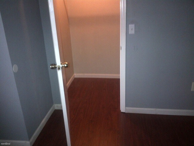 Building Photo - 2 br, 1 bath  - 57 E 16th St Apt 1