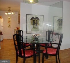 Building Photo - 1420 Locust St