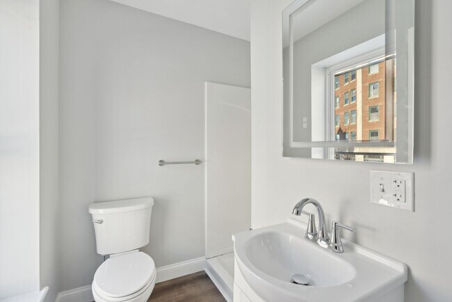Foto del edificio - "610" on Congress St.-Newer Studio apt with 1 Bath $1,470.00 Heat & H20 included