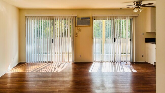 Foto del edificio - 11975 Laurelwood Dr