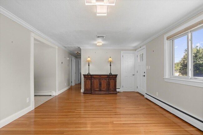 Building Photo - 58 Rustcraft Rd