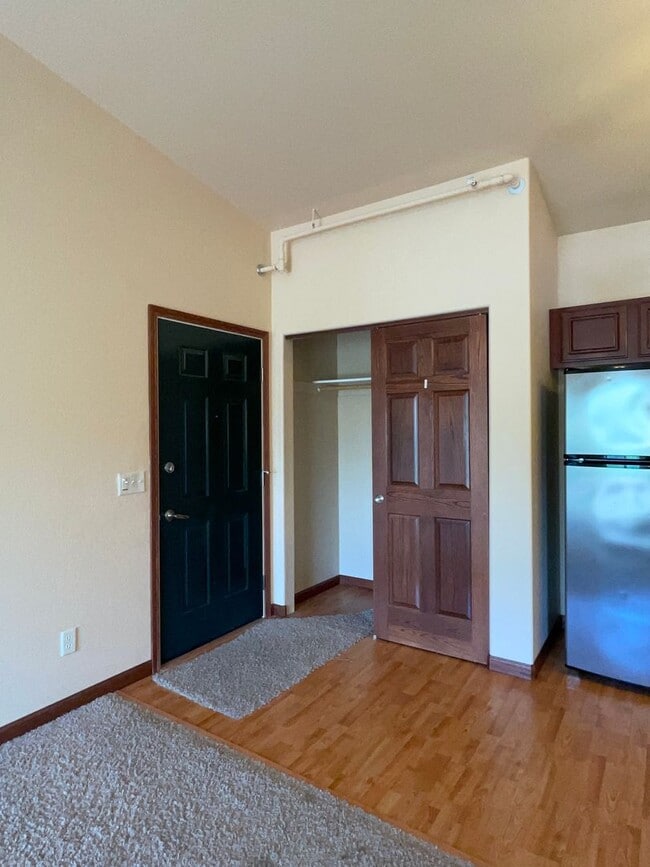 Building Photo - 2 Bedroom, 2 Bath Condo for Rent
