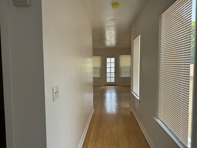 Foto del edificio - 3347 N Eastern Ave
