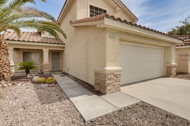 Building Photo - UPGRADED 3 BEDROOM HOME IN GREEN VALLEY
