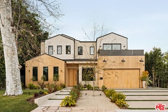 Building Photo - 11937 Addison St