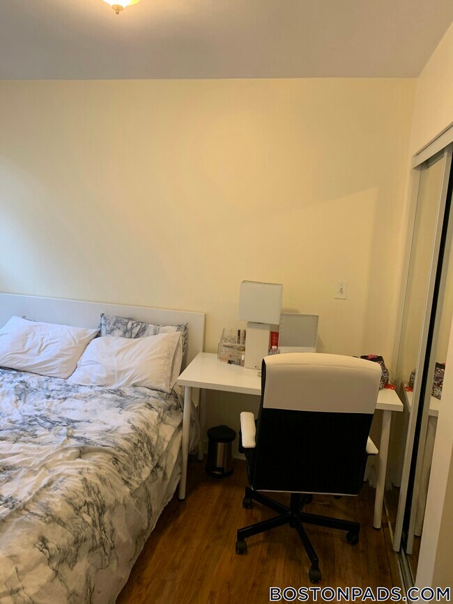 Building Photo - 220 Hanover St