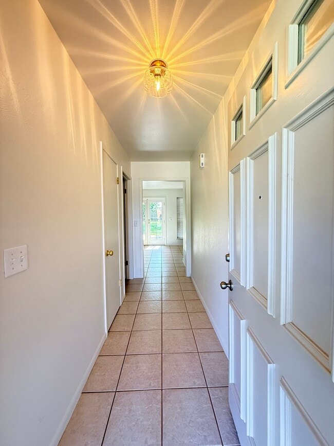 Building Photo - 1039 Harris Ln
